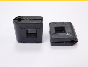 Vymezovač PVC na příchytku / 6mm / černý / (bal. 10ks)