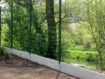 Concrete base plates and base plate holders